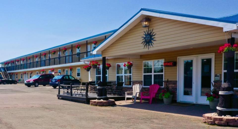 Parlee Beach Motel Shediac Eksteriør billede